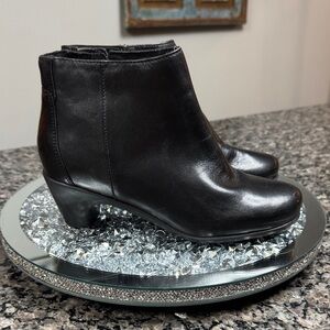 Easy Spirit leather Black Ankle Booties New 7.5W